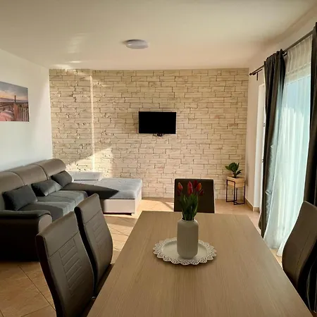 Apartment Franko Povljana