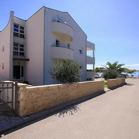 Apartment Franko Povljana